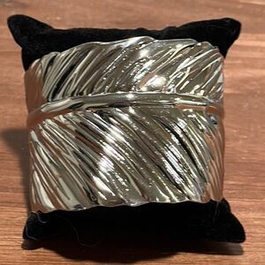 Brand New!! Boho leaf cuff bracelet